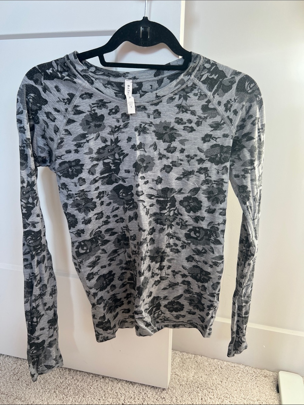 Athleta momentum long sleeve top small